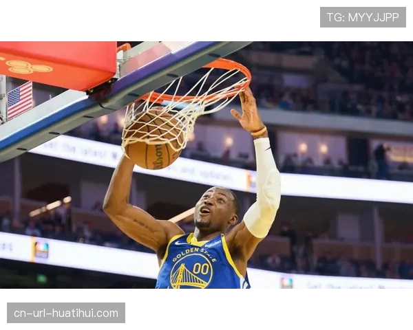 斯奈德体系下老鹰进攻意图明确，通过高位策应拉开空间制造错位